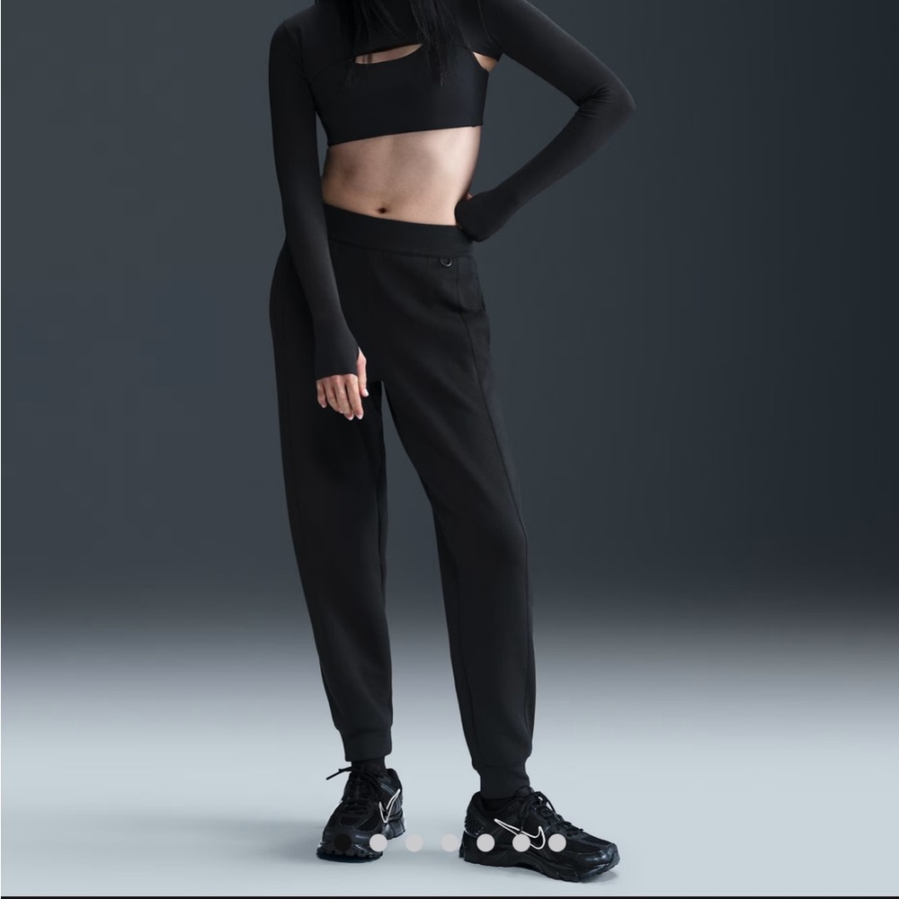 Nike 24.7 impossibly soft dry fit jogger- size small